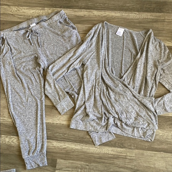 💛 Heather Gray Pajama Set with Long Sleeve Top and Pants
